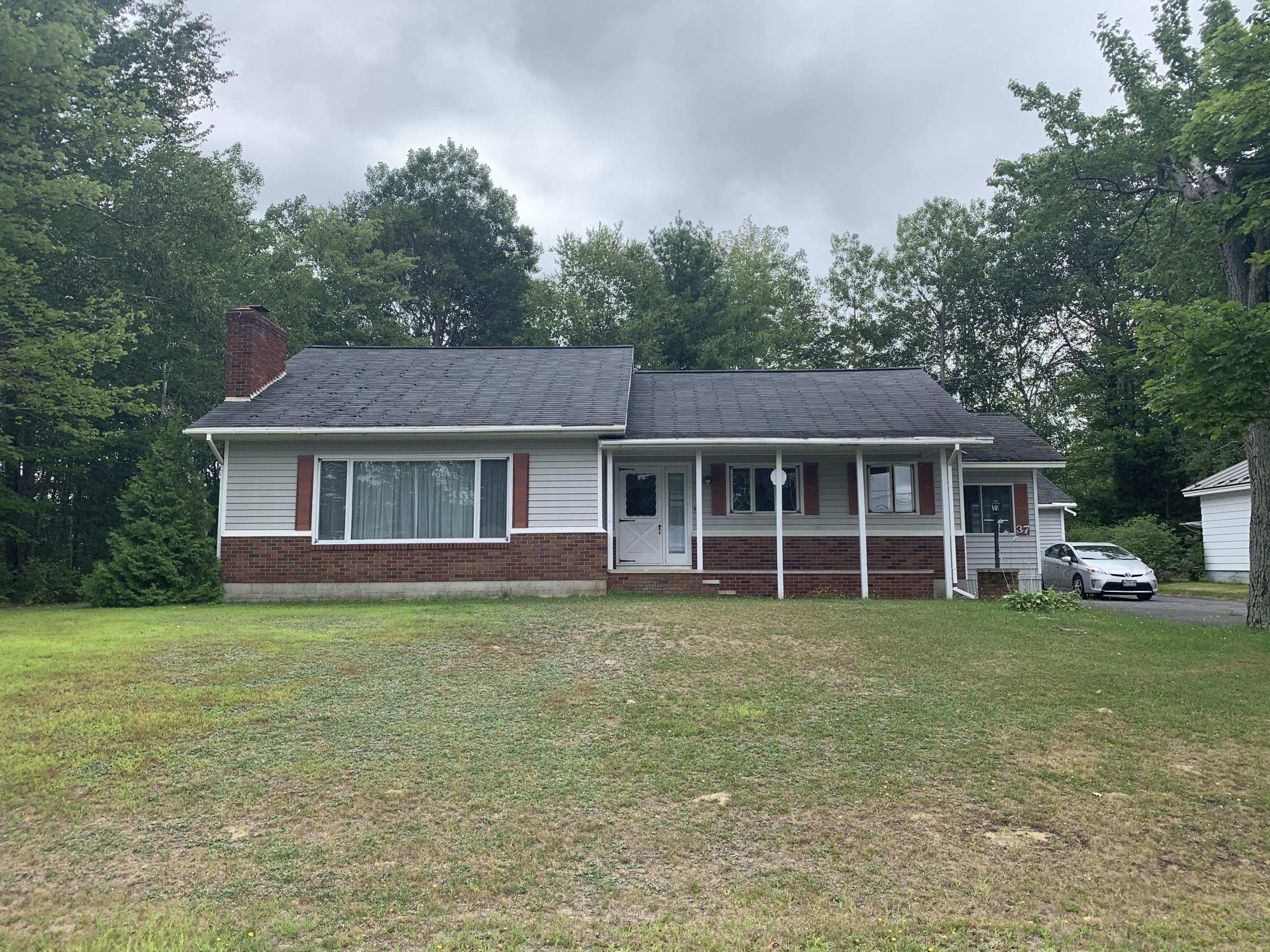 37 Ohio Street Millinocket, ME 04462 - Photo 3 of 32 46411C29-3976-4C8E-B3B3-A3E5AD6970DE