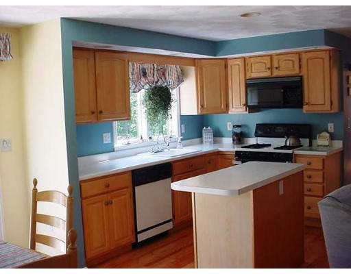 2 Partridge Place Georgetown, MA 01833 - Photo 2 of 12 Gallery Image 2