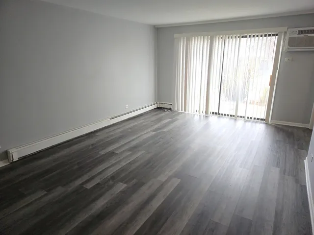 $1,649 | 38 West 65th Street, Unit 4, Westmont, IL 60559