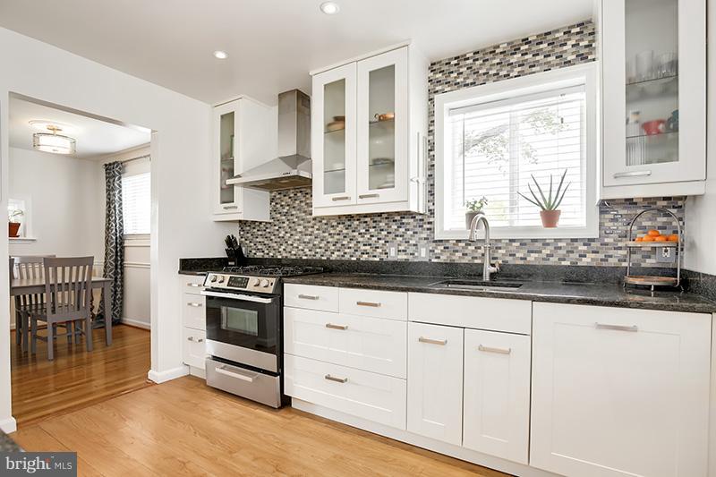 2002 Henry Road Rockville, MD 20851 - Photo 11 of 30 Kitchen
