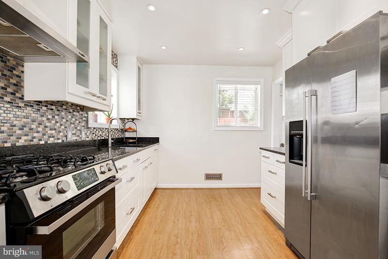 2002 Henry Road Rockville, MD 20851 - Photo 13 of 30 Kitchen