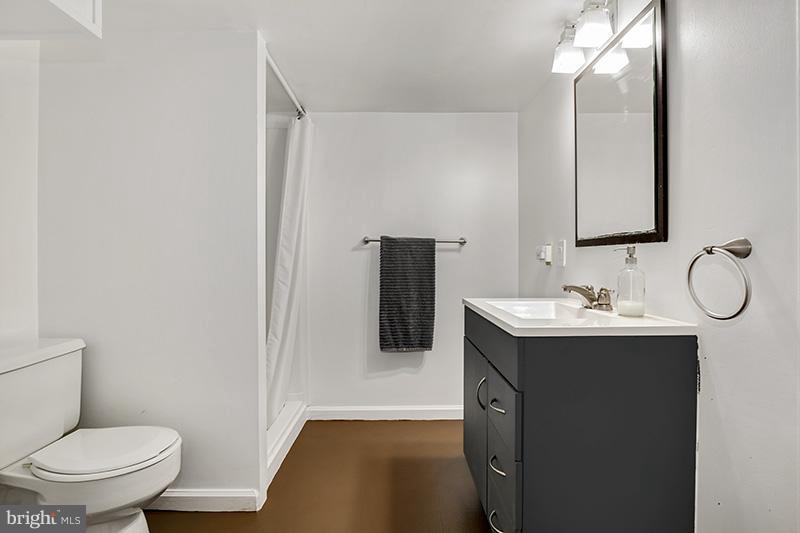 2002 Henry Road Rockville, MD 20851 - Photo 23 of 30 Bath