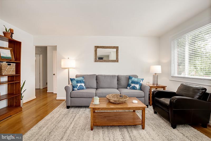 2002 Henry Road Rockville, MD 20851 - Photo 6 of 30 Living Room