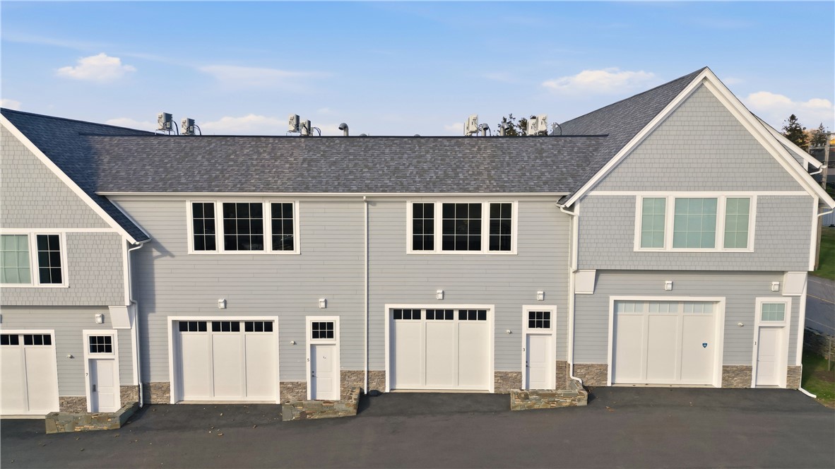 55 John Clarke Road, Unit 3 Middletown, RI 02842 - Photo 2 of 32 Gallery Image 2