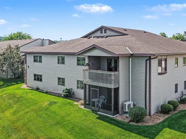 $200,000 | 222 Sargent Drive, Unit 204, Red Wing, MN 55066