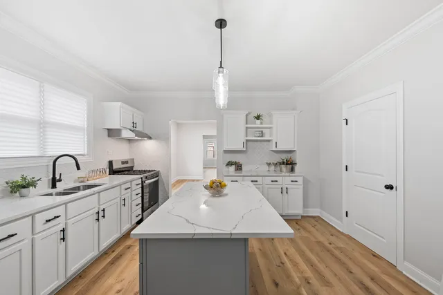 $239,900 | 15711 Lowe Avenue, Harvey, IL 60426