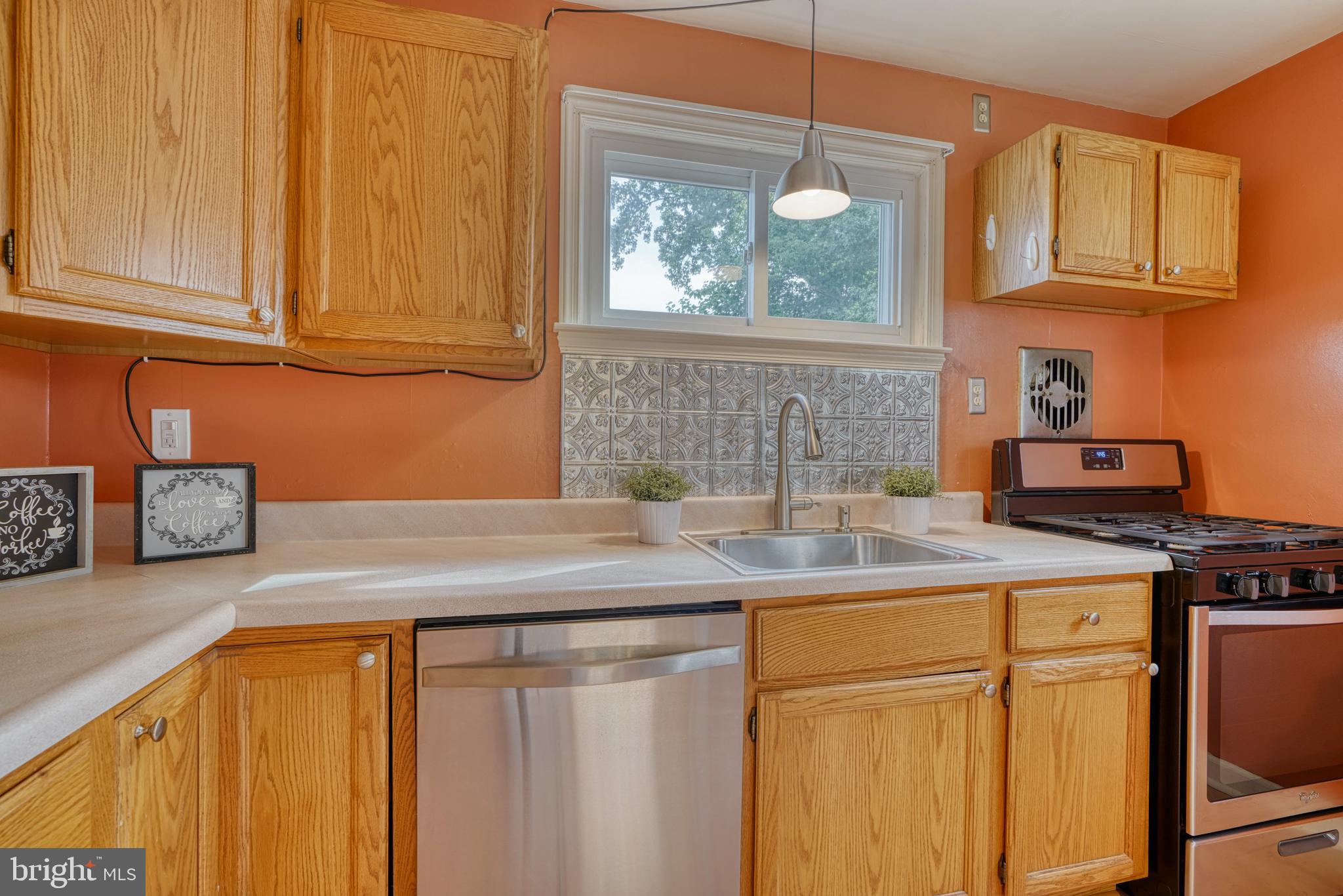7912 Highpoint Road Baltimore, MD 21234 - Photo 11 of 38 Gas Stove