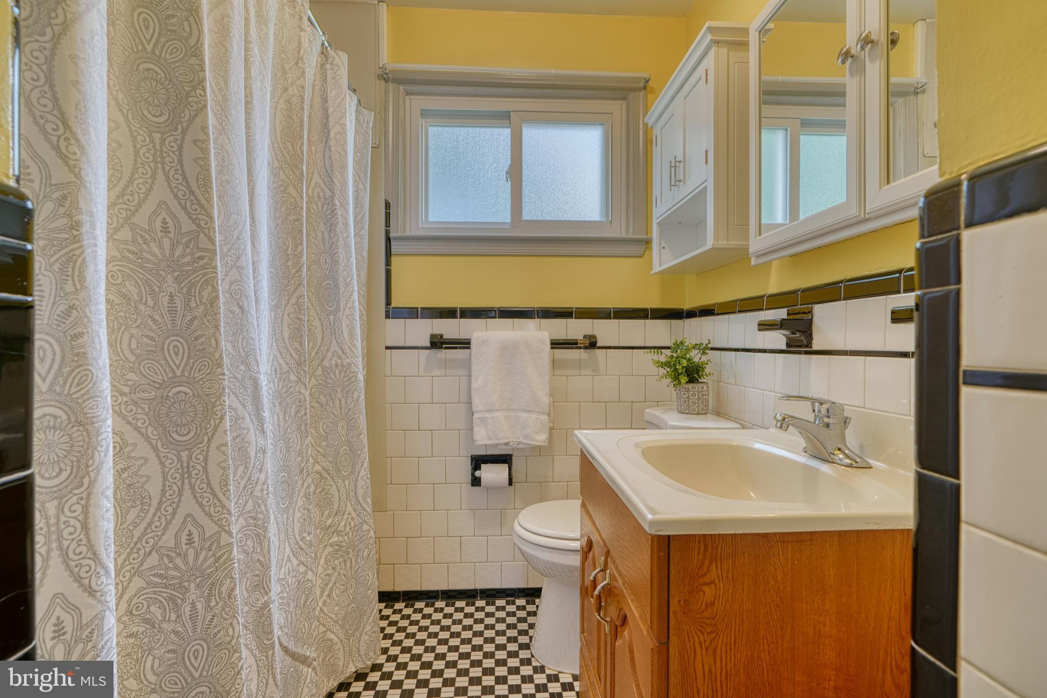 7912 Highpoint Road Baltimore, MD 21234 - Photo 20 of 38 Main Level Full Bathroom