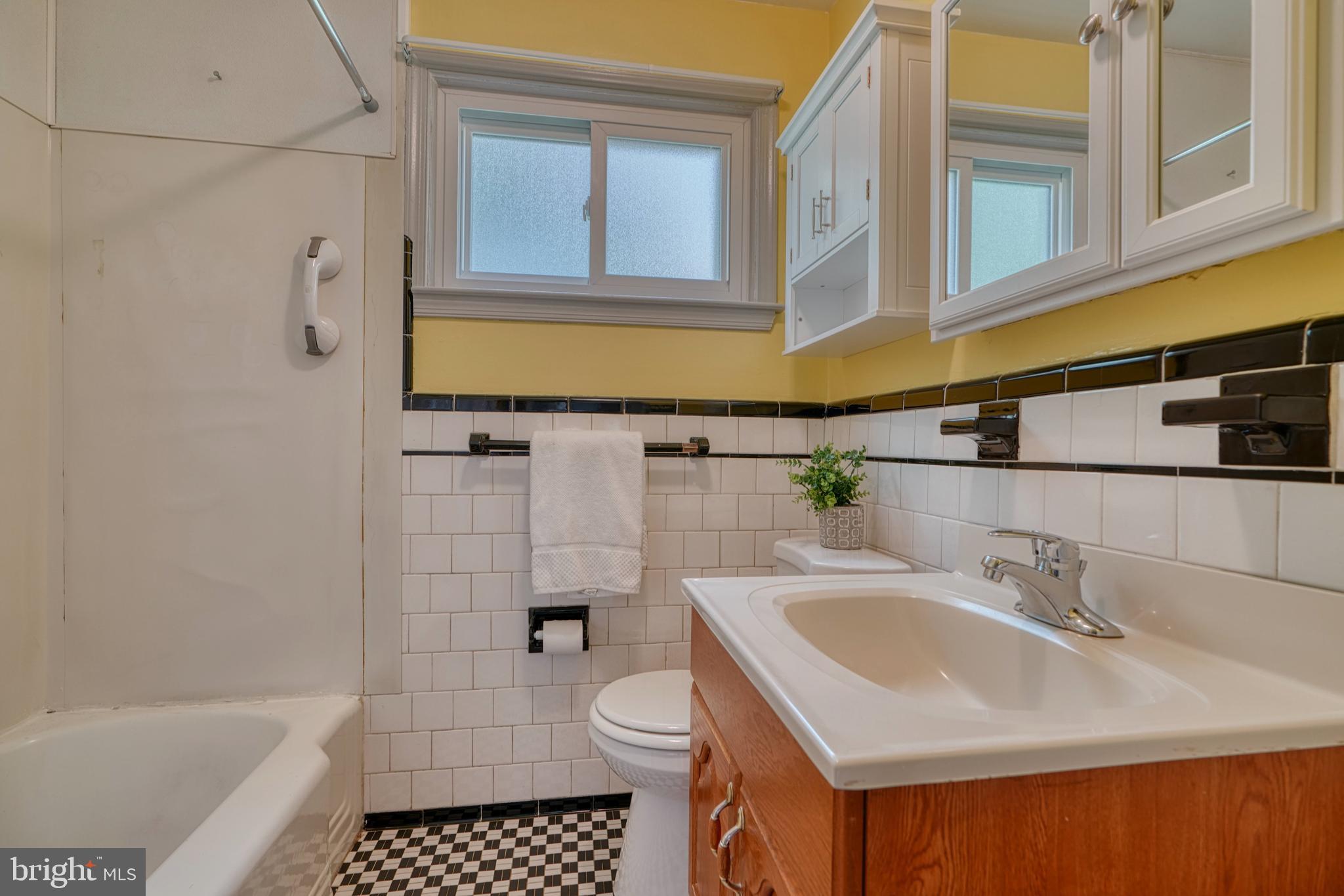 7912 Highpoint Road Baltimore, MD 21234 - Photo 21 of 38 Main Level Full Bathroom