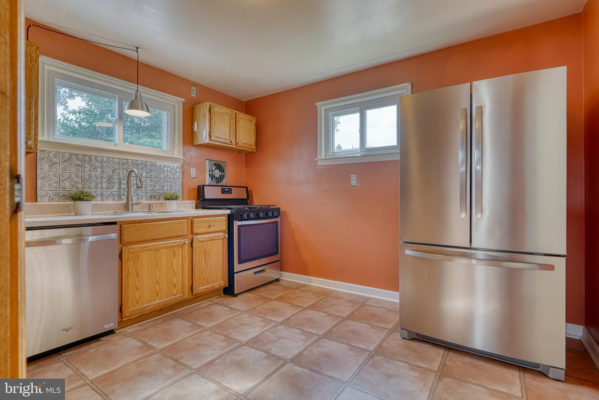 7912 Highpoint Road Baltimore, MD 21234 - Photo 10 of 38 Stainless Steel Appliances