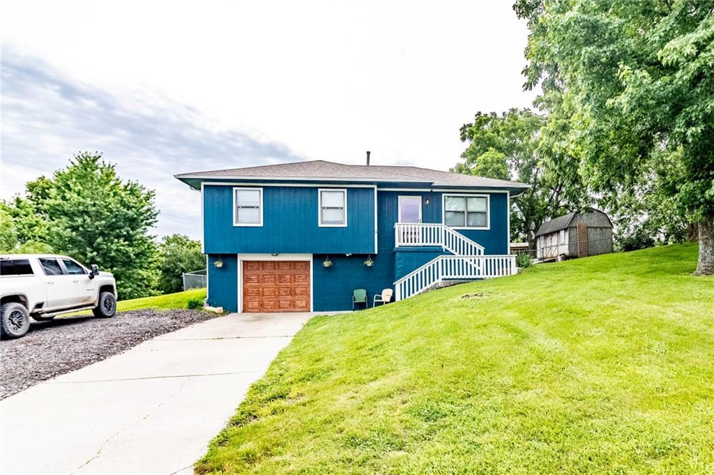 81 Southwest 101st Road Warrensburg, MO 64093 - Photo 2 of 27