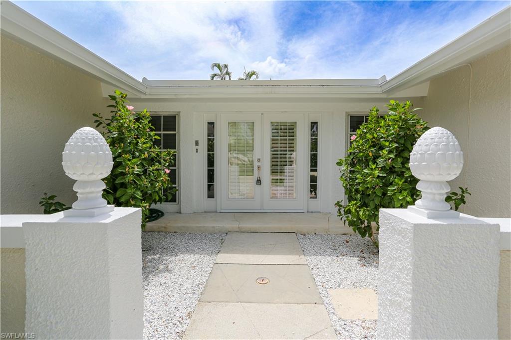 2901 Crayton Road Naples, FL 34103 - Photo 3 of 50
