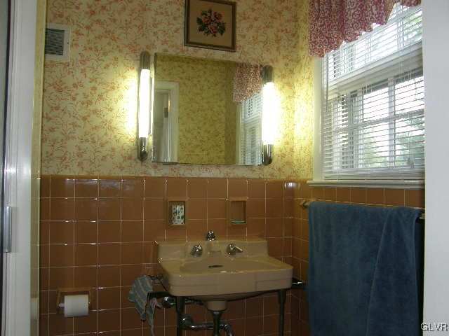 1433 Springhouse Road Allentown, PA 18104 - Photo 16 of 25 Gallery Image 16
