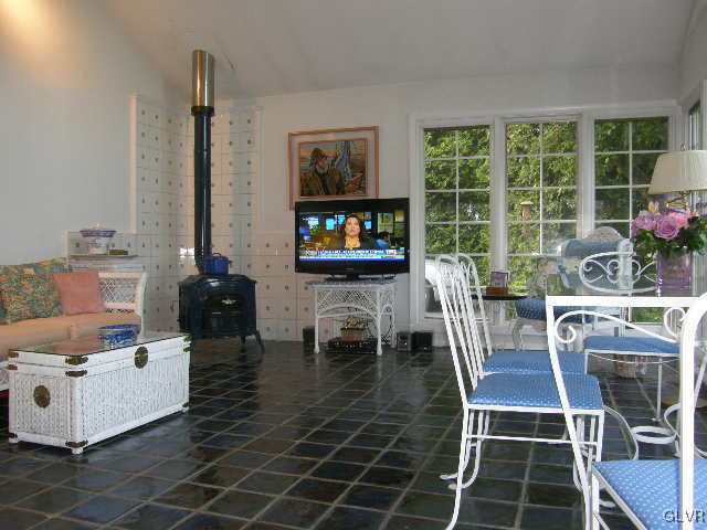 1433 Springhouse Road Allentown, PA 18104 - Photo 9 of 25 Gallery Image 9