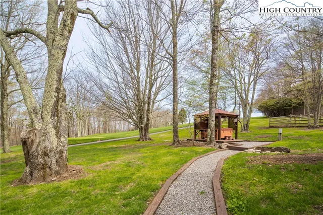 $622,500 | 109 Old Field Road, Beech Mountain, NC 28604