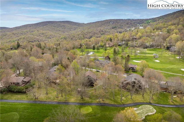 $622,500 | 109 Old Field Road, Beech Mountain, NC 28604