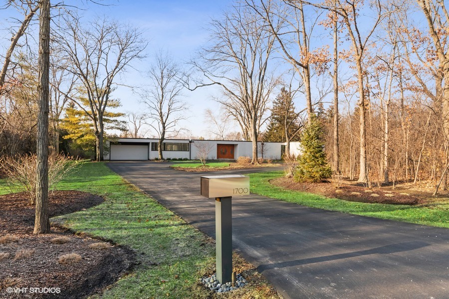 1700 Ridge Road Highland Park, IL 60035 - Photo 1 of 56 a front view of a house with garden