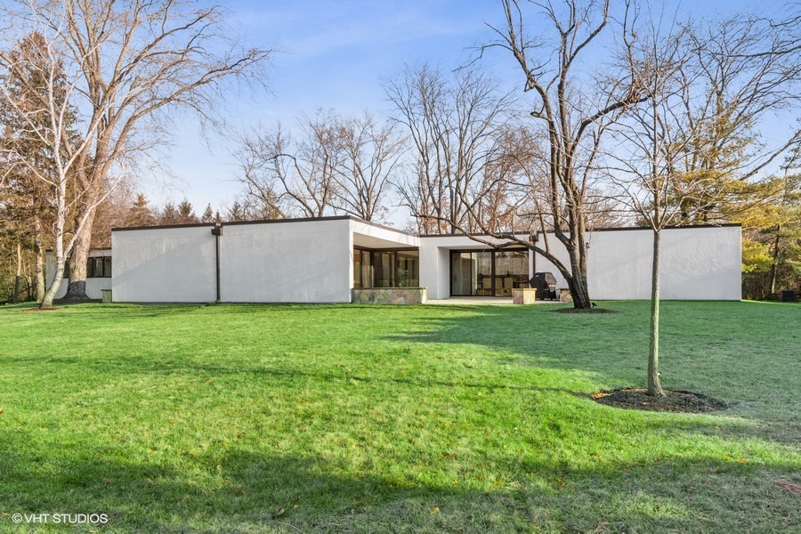 1700 Ridge Road Highland Park, IL 60035 - Photo 4 of 56 a view of a house with backyard and garden