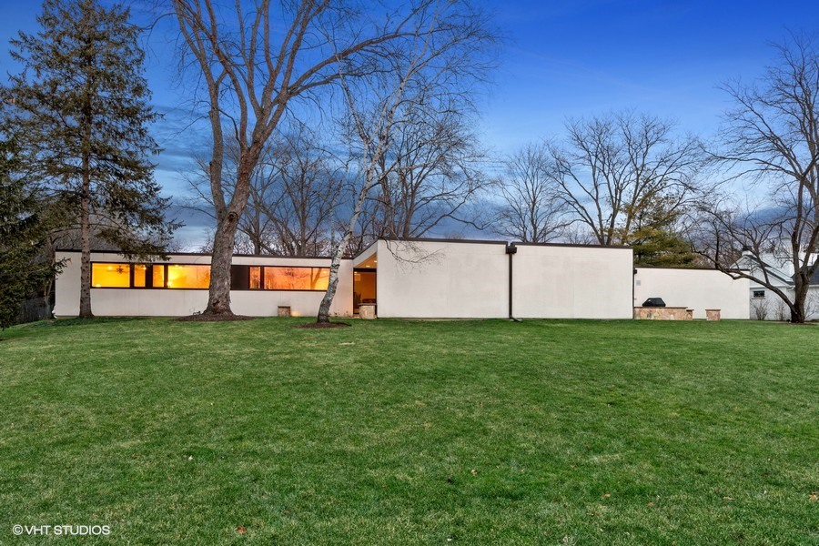 1700 Ridge Road Highland Park, IL 60035 - Photo 49 of 56 a view of a backyard with a garden