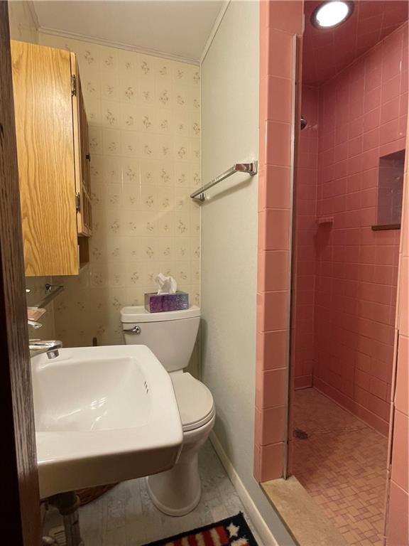 2774 Pulaski Road New Castle, PA 16105 - Photo 16 of 19 a bathroom with a sink and a mirror