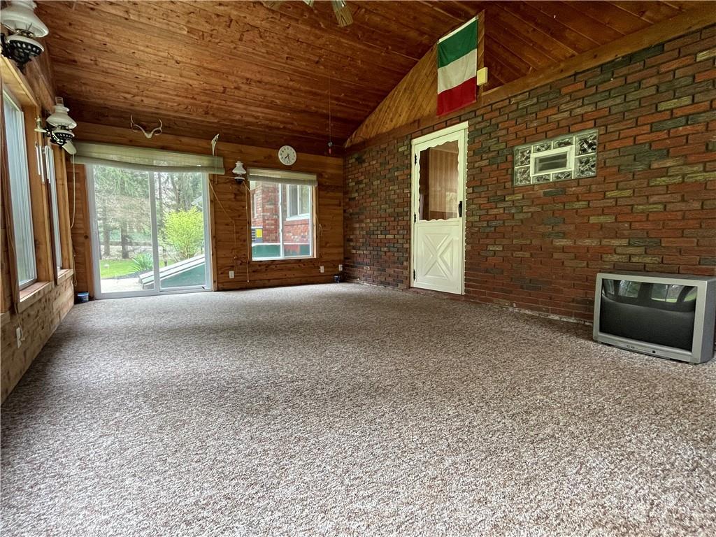 2774 Pulaski Road New Castle, PA 16105 - Photo 17 of 19 a view of a livingroom with furniture