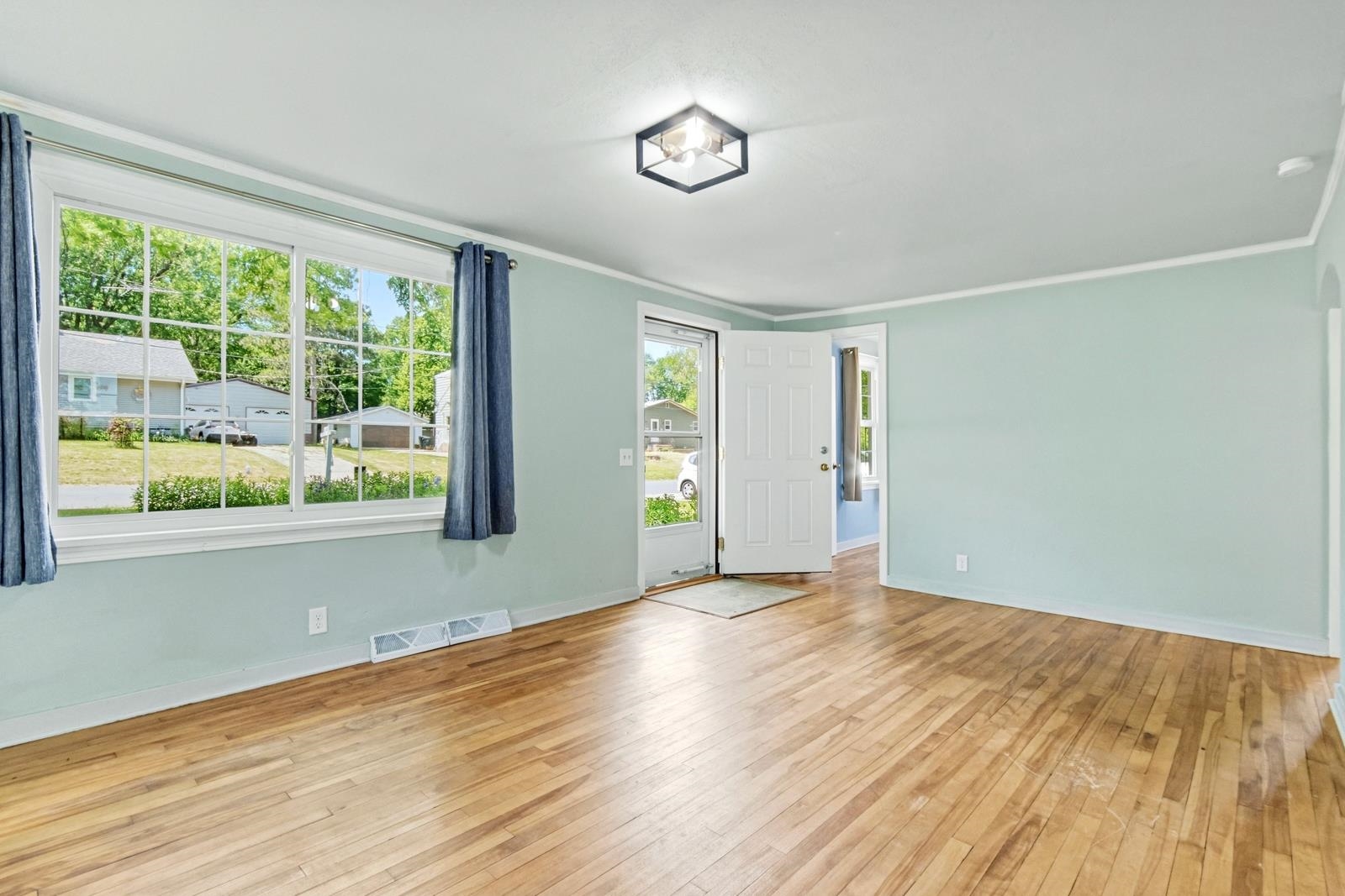 4711 Camden Road Madison, WI 53716 - Photo 5 of 39