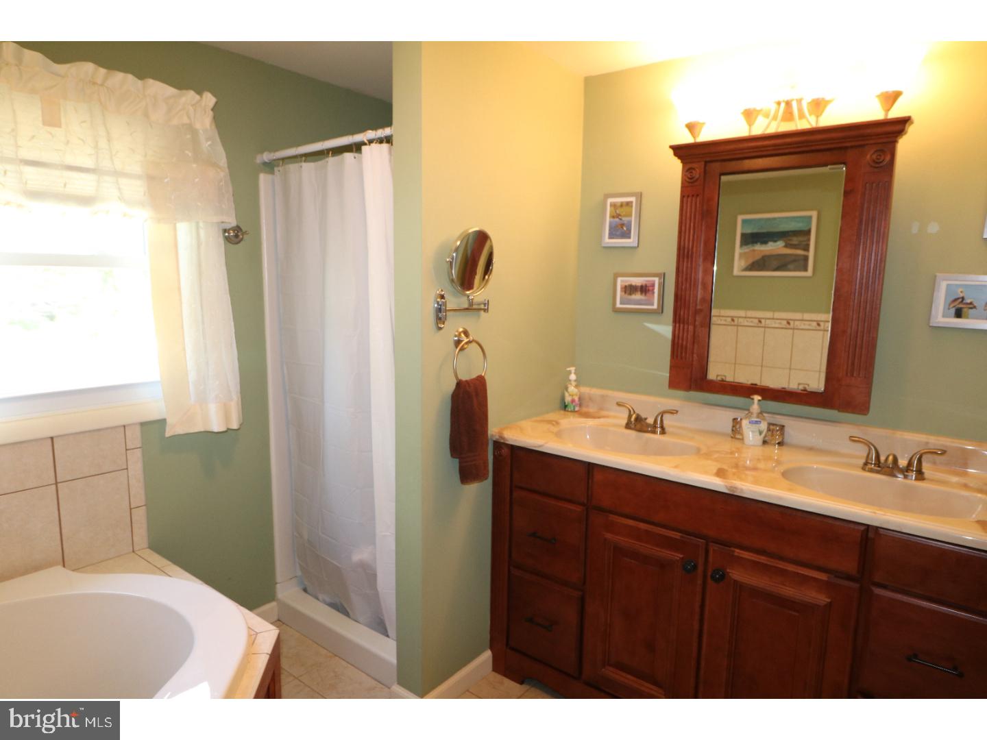 919 Bent Road Hatfield, PA 19440 - Photo 14 of 24 Bathroom