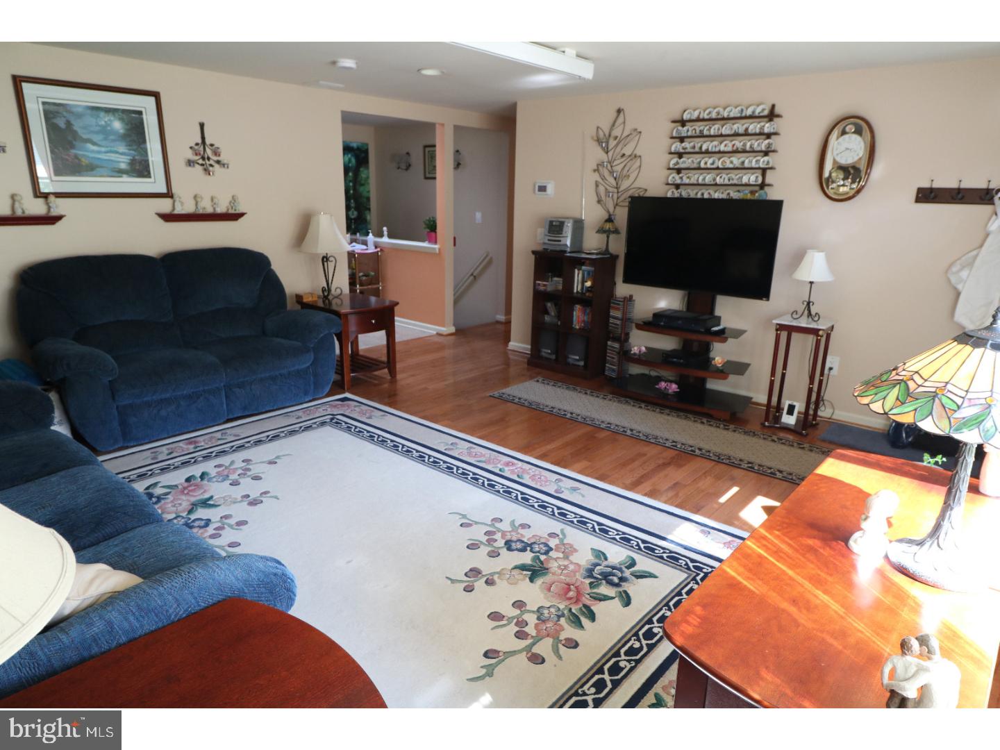 919 Bent Road Hatfield, PA 19440 - Photo 5 of 24 Living Room