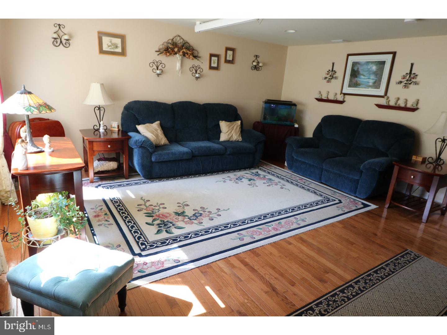 919 Bent Road Hatfield, PA 19440 - Photo 6 of 24 Living Room