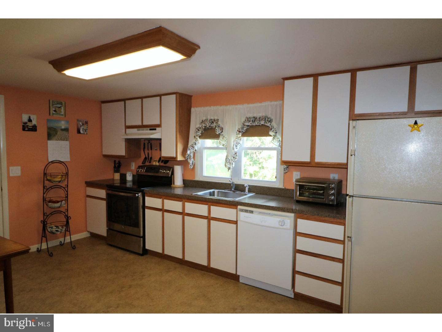 919 Bent Road Hatfield, PA 19440 - Photo 7 of 24 Kitchen