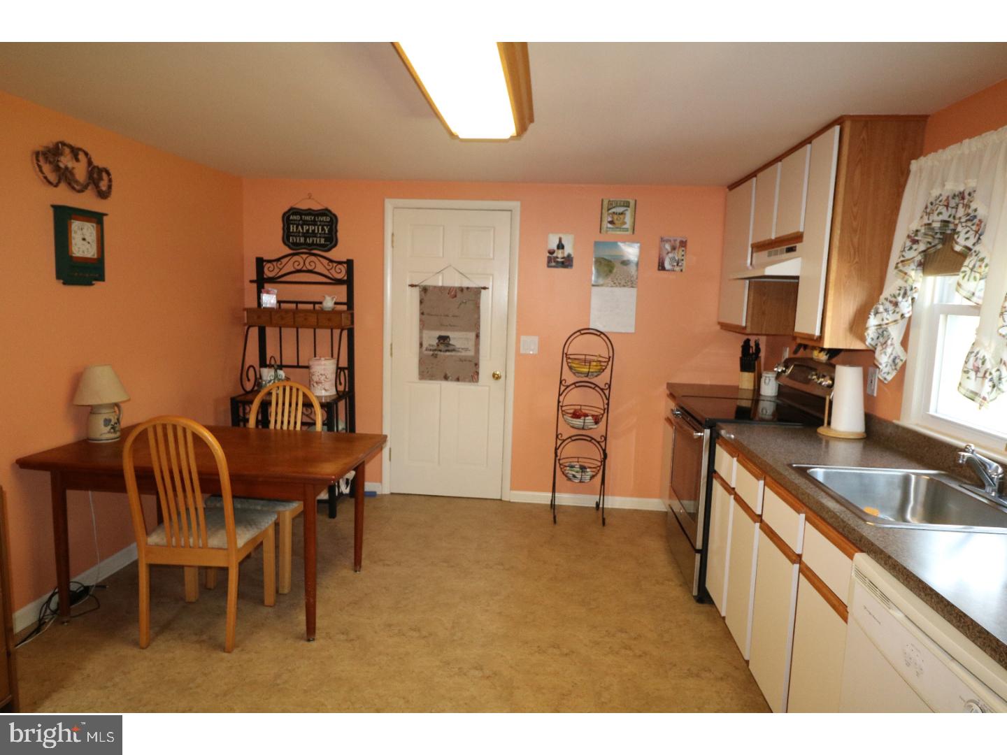 919 Bent Road Hatfield, PA 19440 - Photo 8 of 24 Kitchen