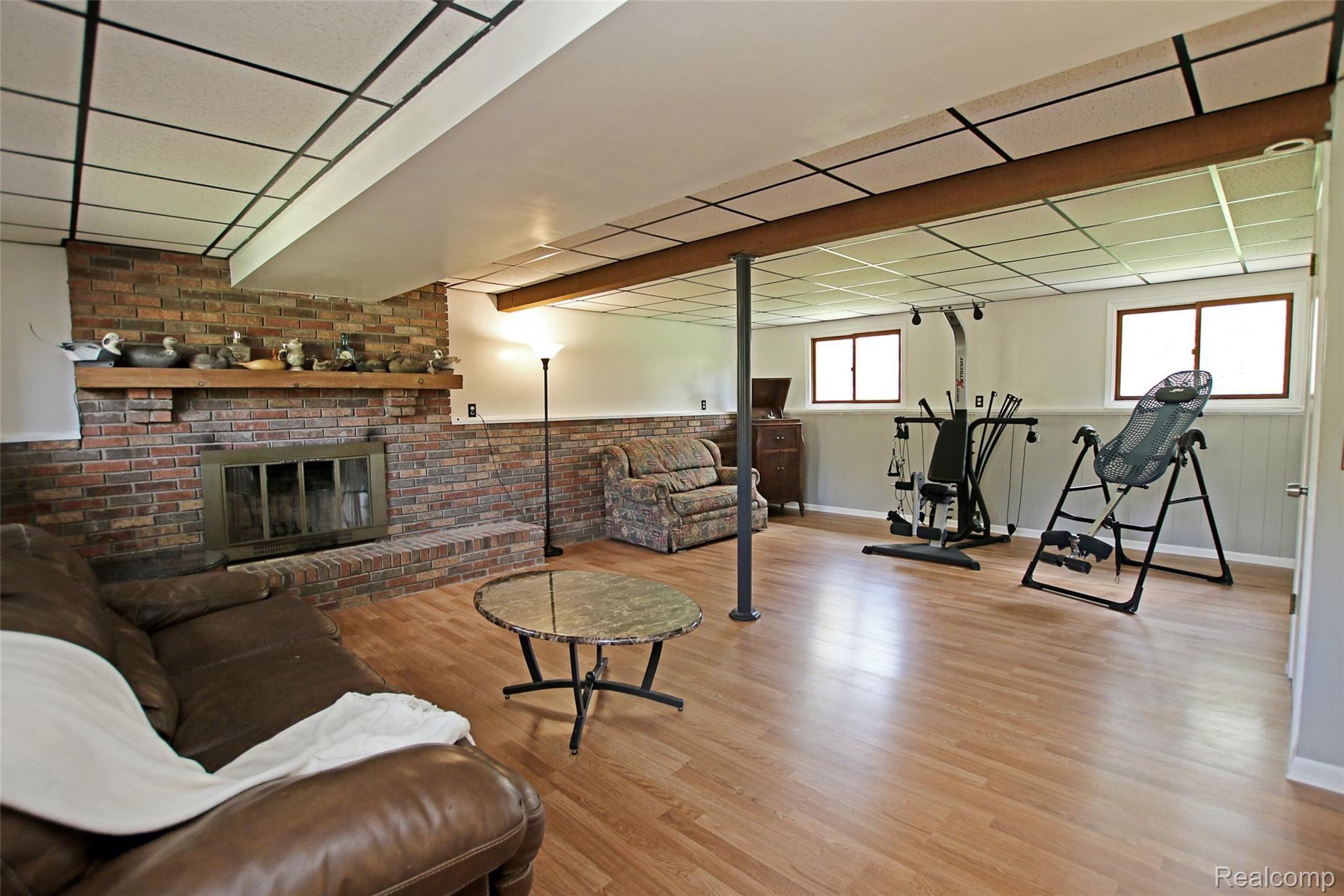 4095 Flint River Road Columbiaville, MI 48421 - Photo 30 of 84 31) Living Room.jpg