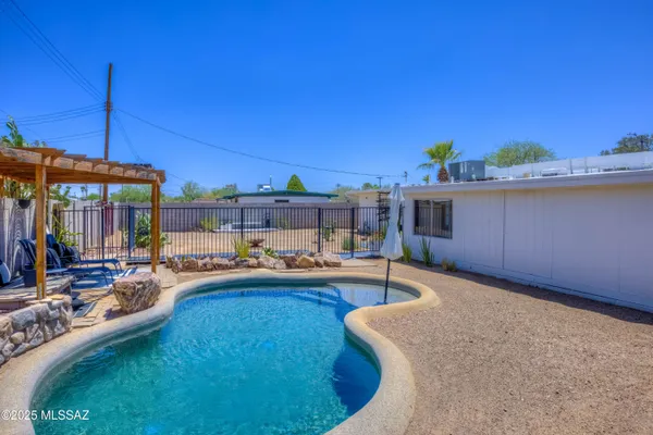 $374,900 | 809 South Loyola Avenue, Tucson, AZ 85710