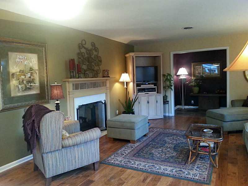 5676 Rolling Ridge Road Indianapolis, IN 46220 - Photo 3 of 17 Gallery Image 3