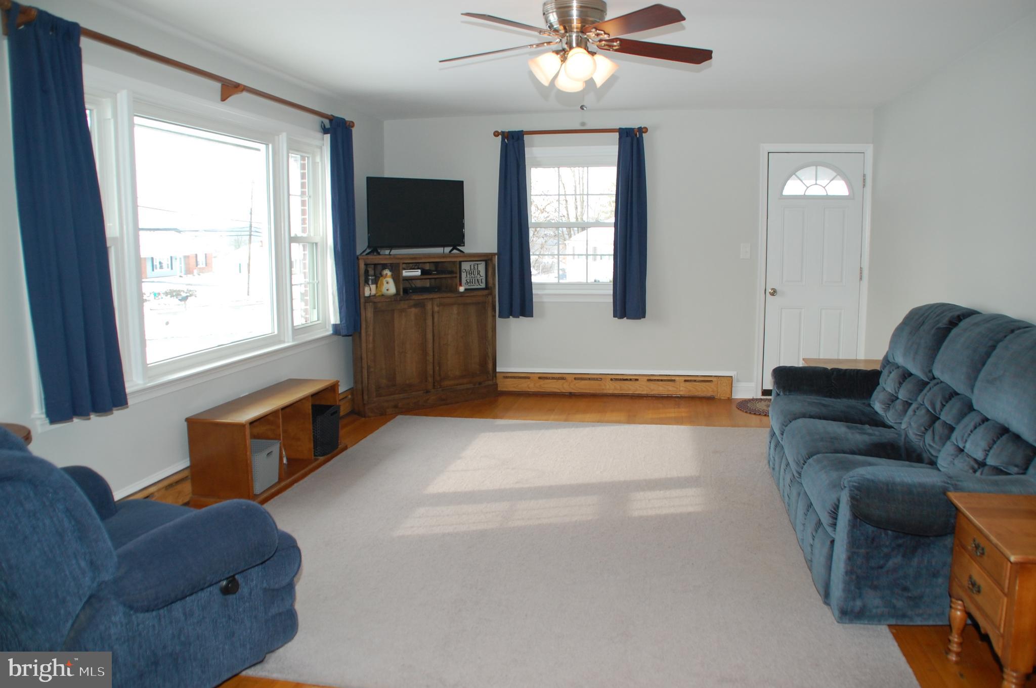 841 Allentown Road Telford, PA 18969 - Photo 4 of 36 this is a great room to gather in!