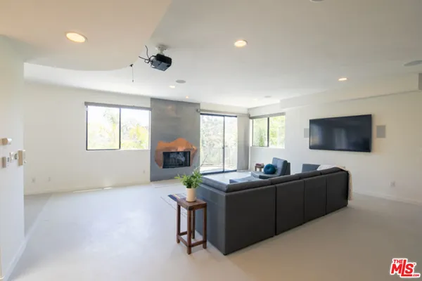 $10,000 | 2216 Bancroft Avenue, Los Angeles, CA 90039