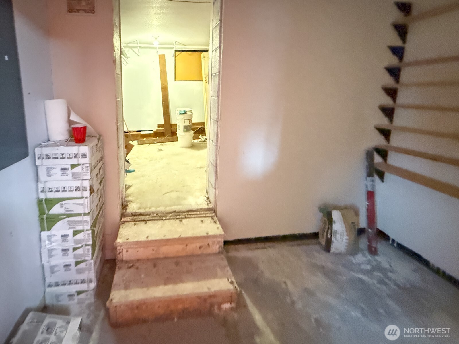 701 Northwest Dexter Avenue Winlock, WA 98596 - Photo 22 of 26 a view of an entryway