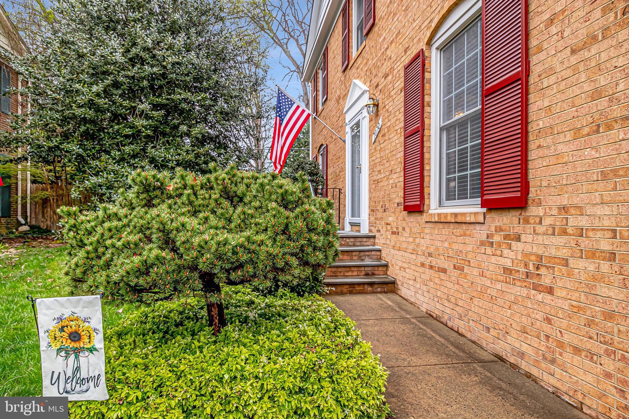 7072 Leestone Street Springfield, VA 22151 - Photo 4 of 62