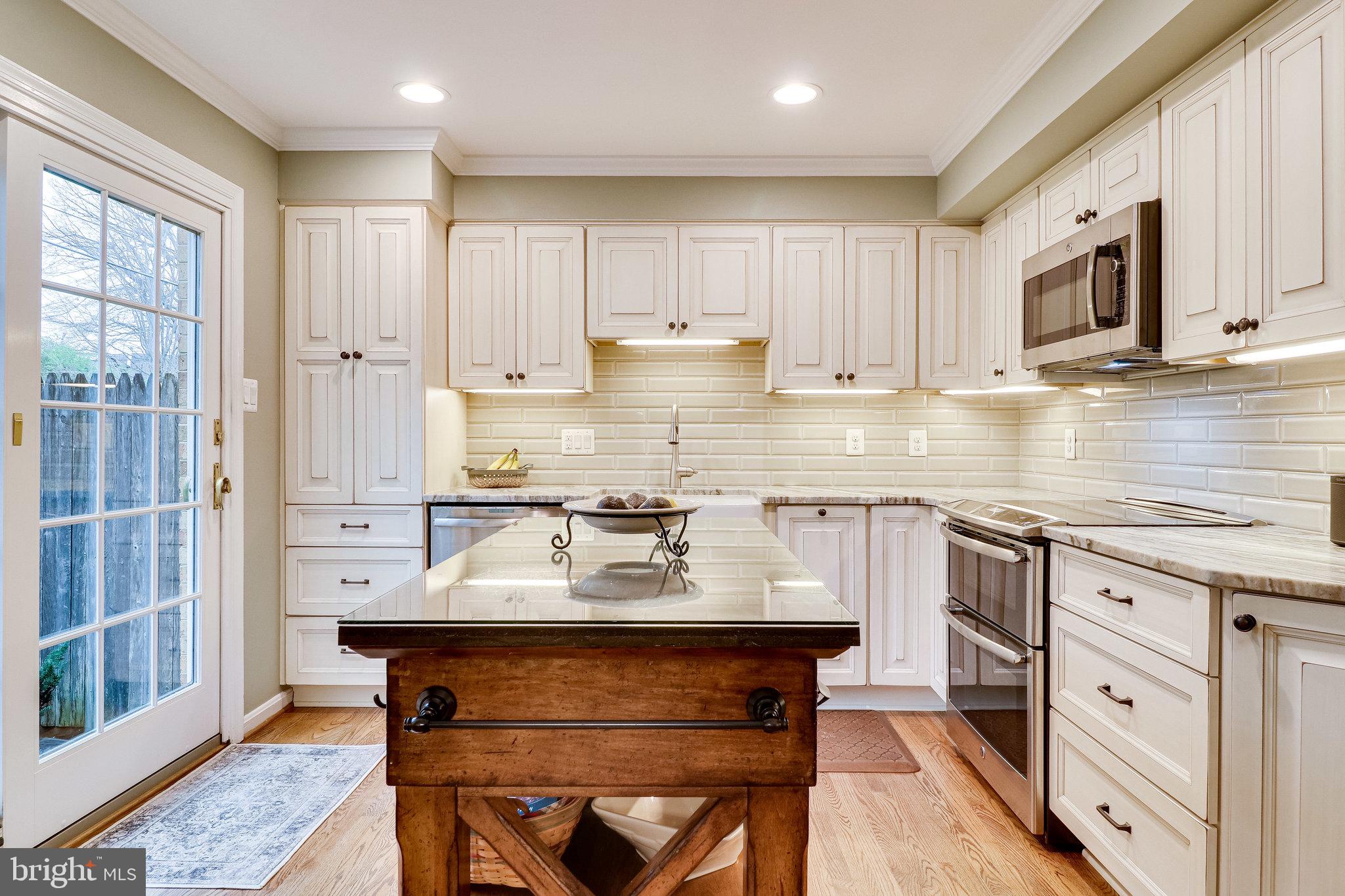 7072 Leestone Street Springfield, VA 22151 - Photo 8 of 62