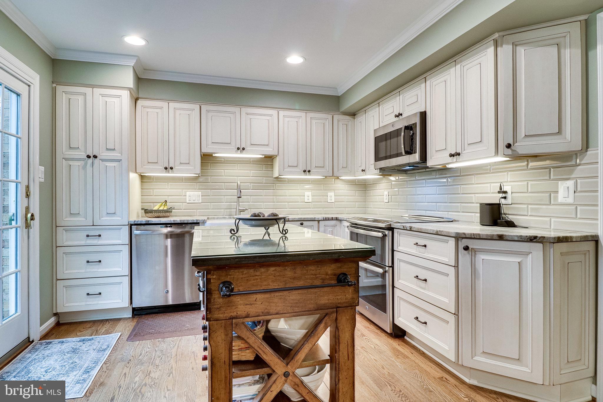 7072 Leestone Street Springfield, VA 22151 - Photo 10 of 62