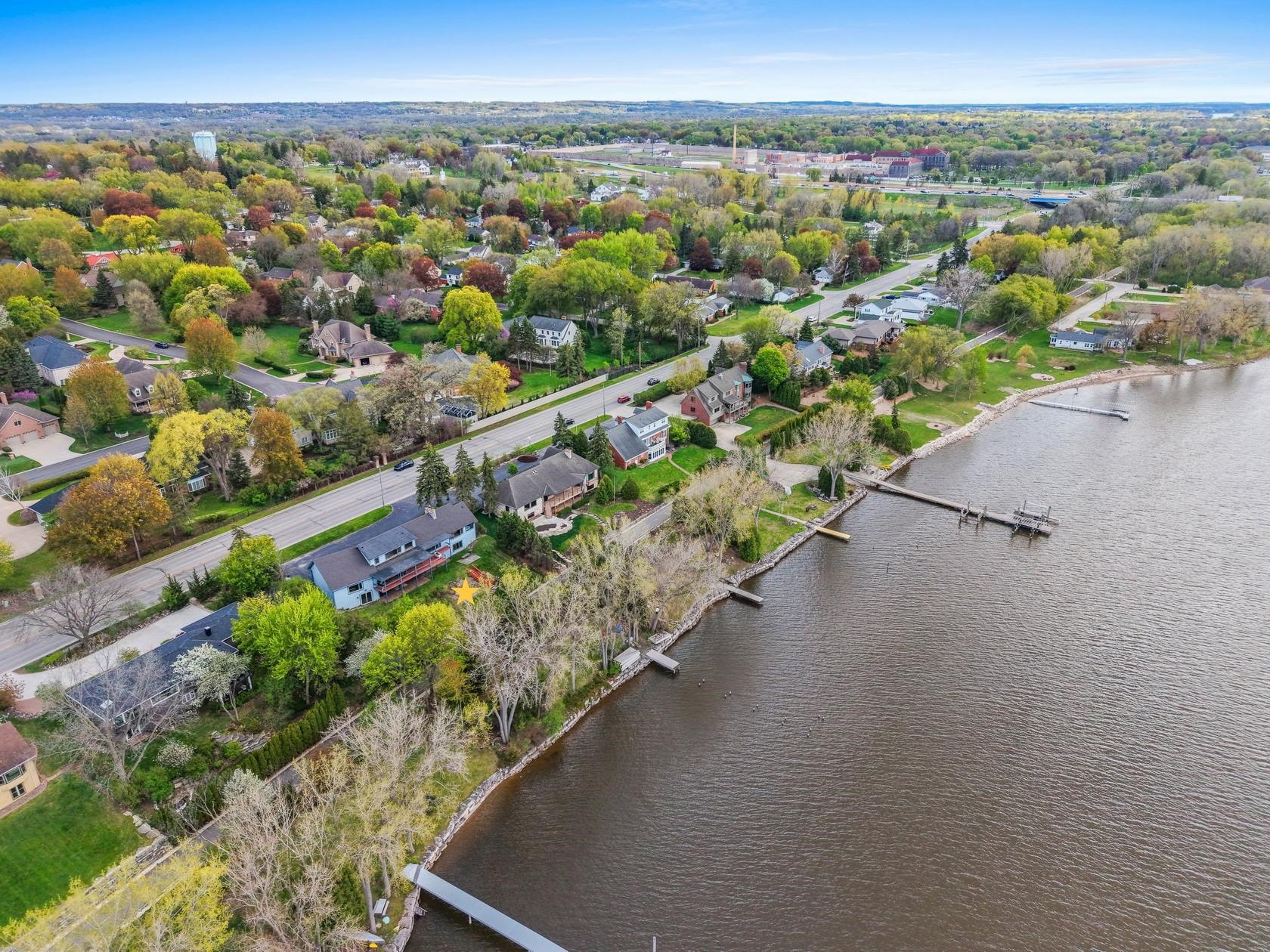2512 Riverside Drive Green Bay, WI 54301 - Photo 8 of 79