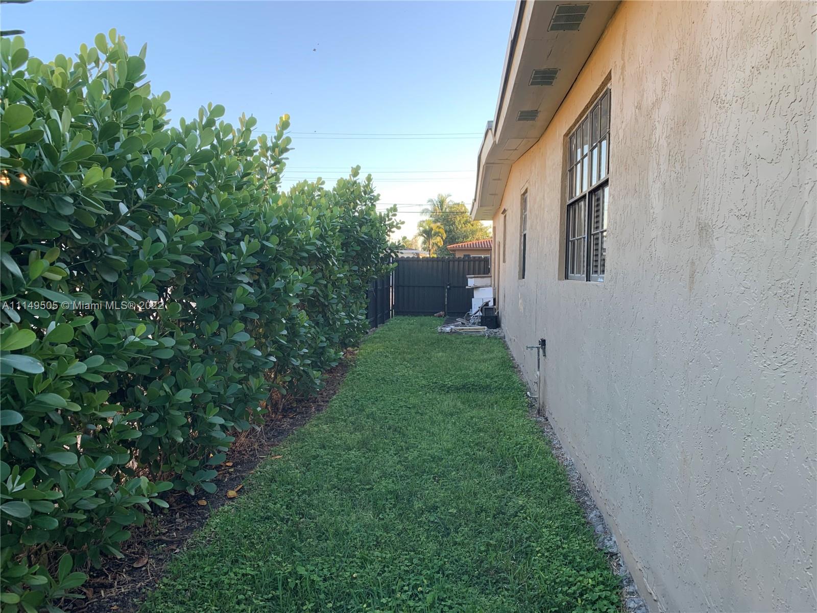 6459 Southwest 32nd Street Miami, FL 33155 - Photo 2 of 12 Gallery Image 2