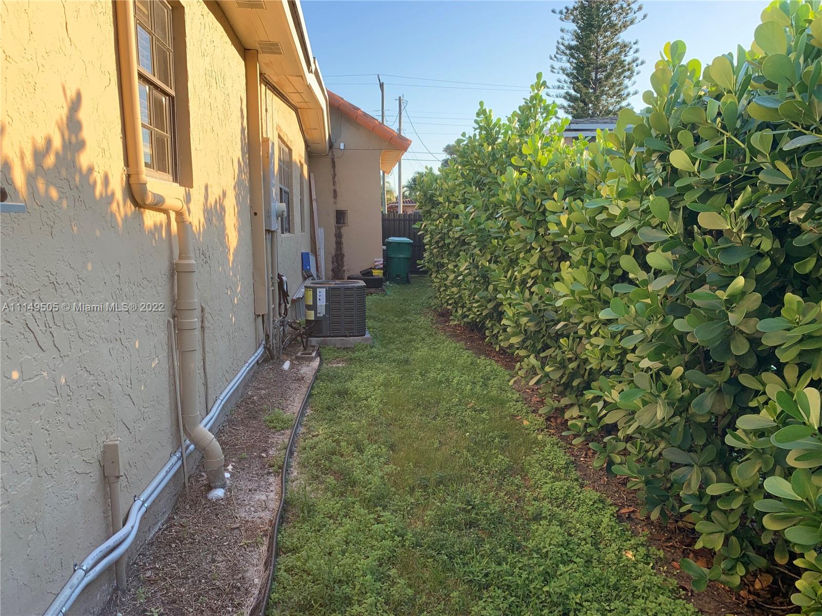 6459 Southwest 32nd Street Miami, FL 33155 - Photo 3 of 12 Gallery Image 3