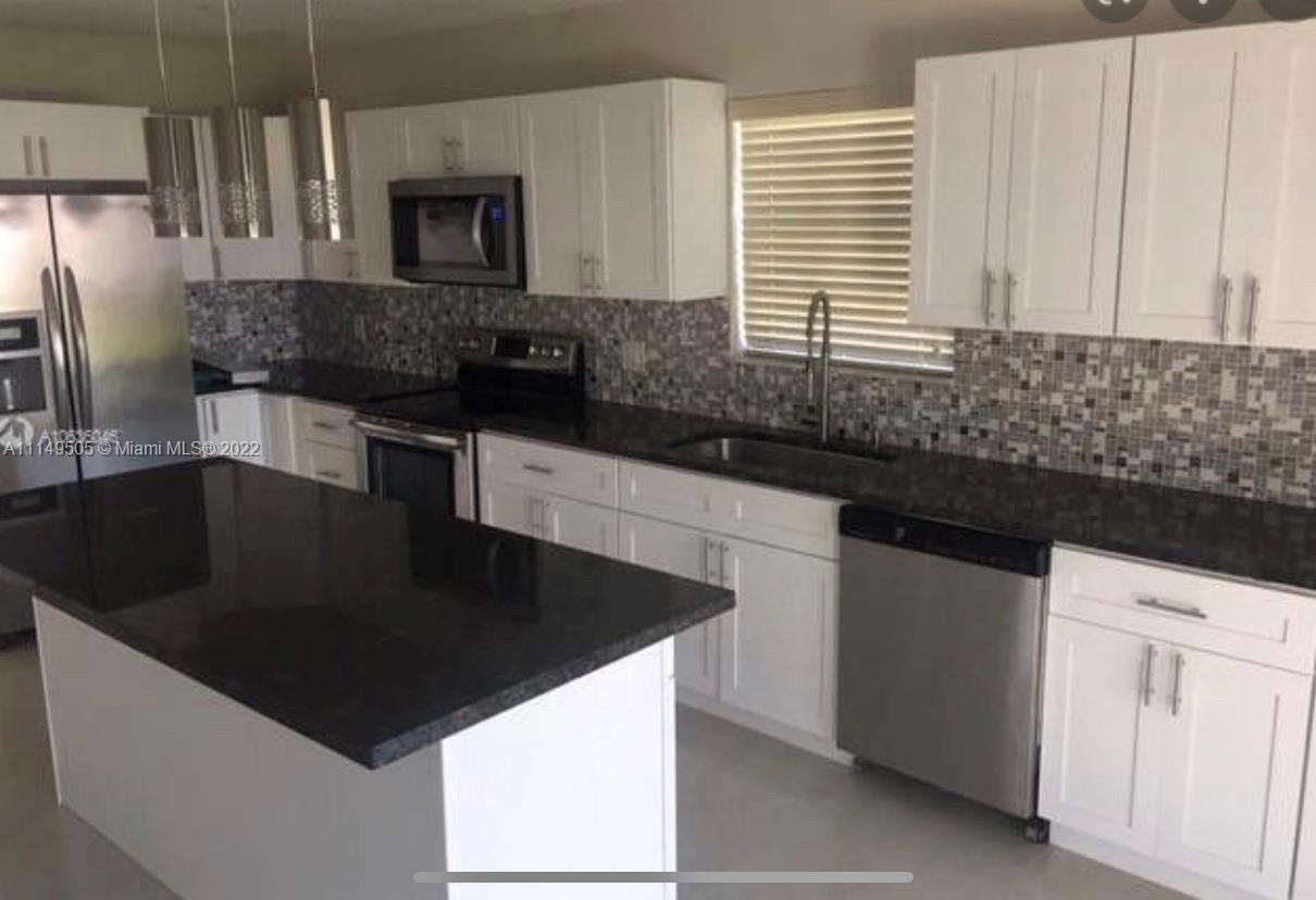 6459 Southwest 32nd Street Miami, FL 33155 - Photo 6 of 12 Gallery Image 6