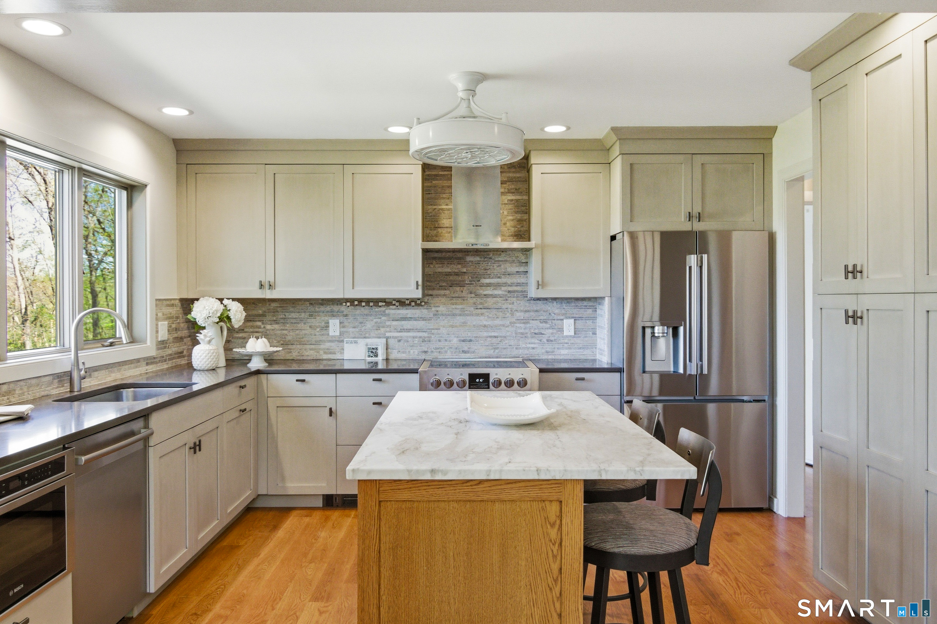 28 Garnet Road Roxbury, CT 06783 - Photo 13 of 35 Brand New LG Refrigerator