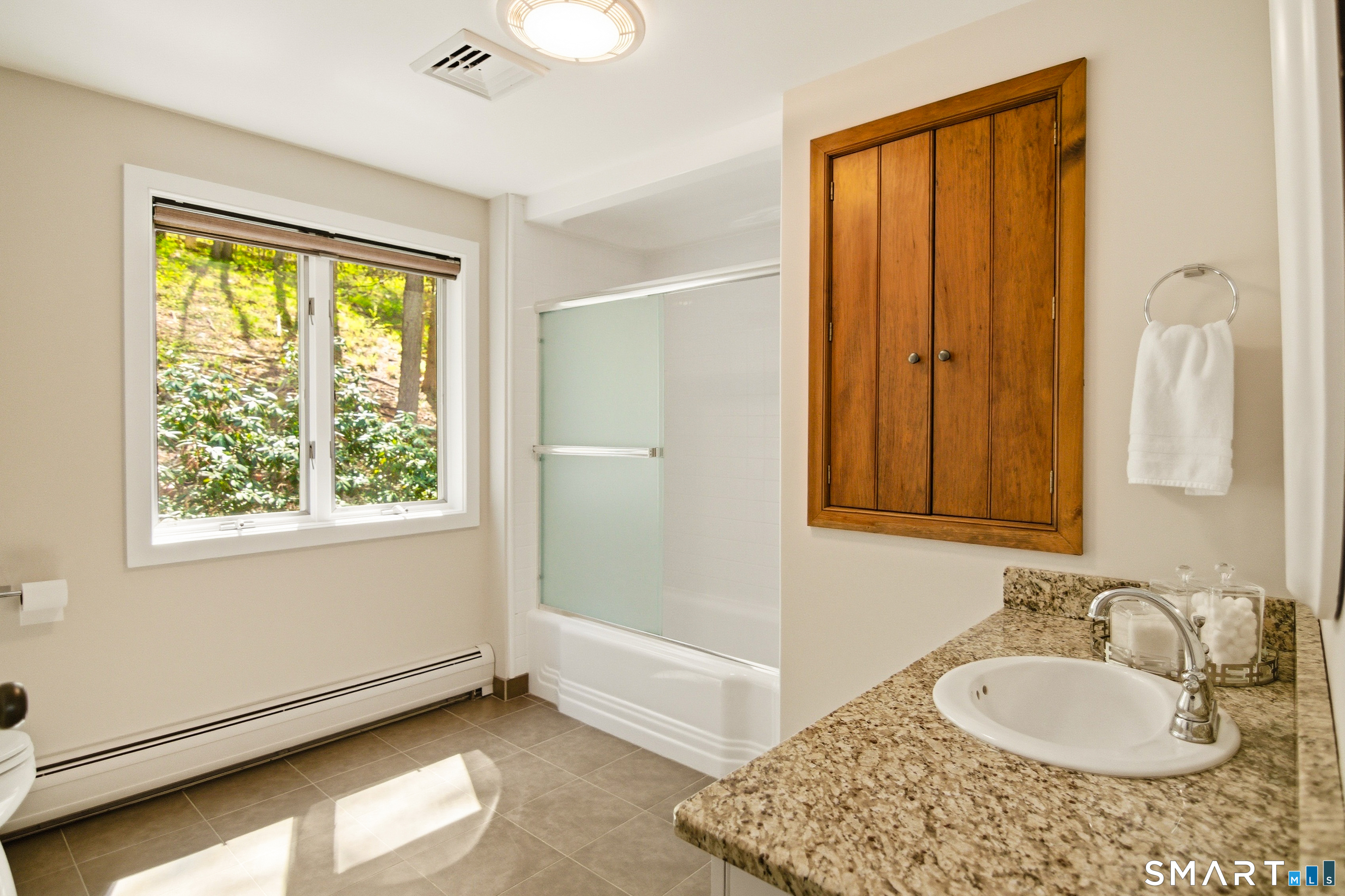 28 Garnet Road Roxbury, CT 06783 - Photo 22 of 35 Generously sized upper bathroom