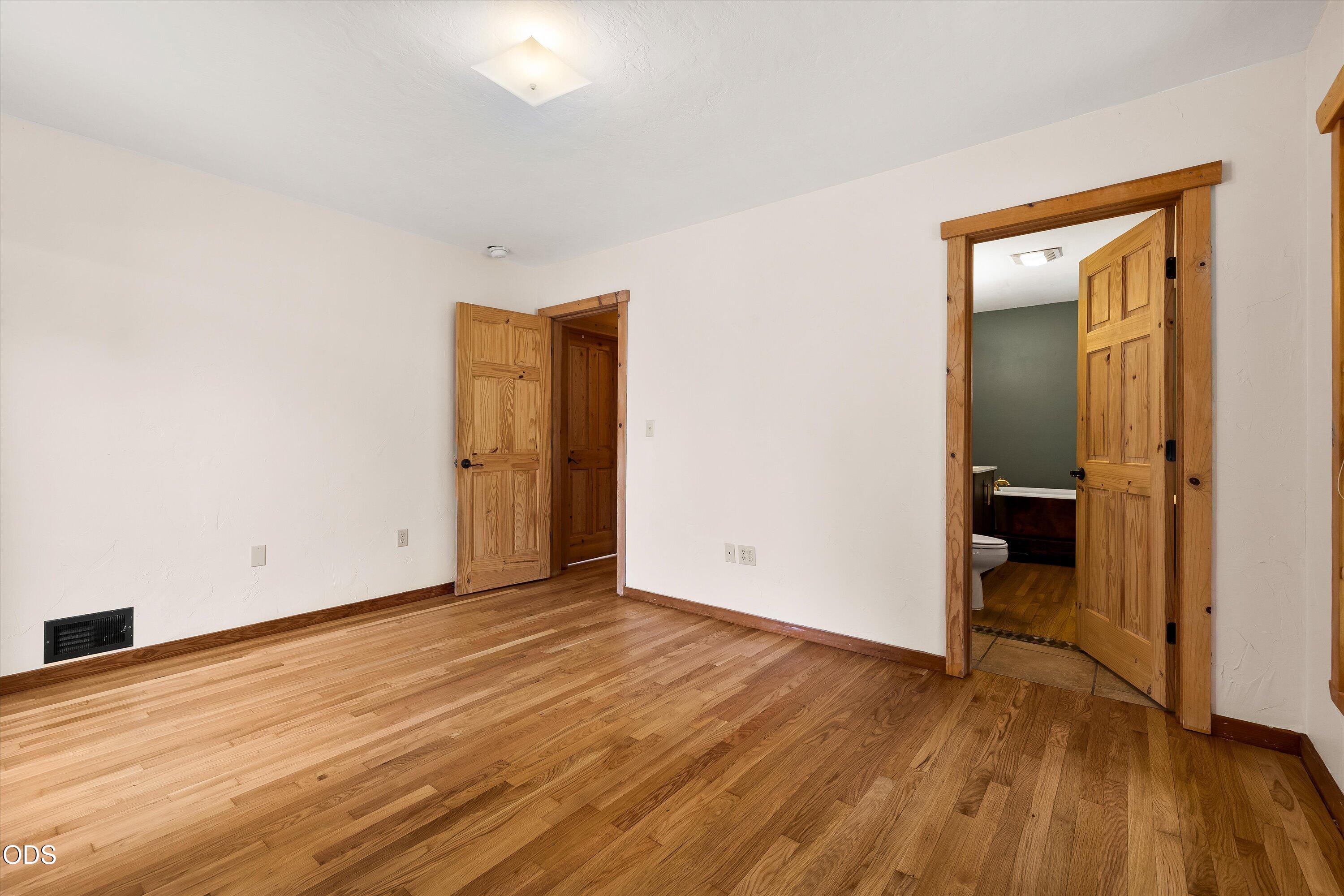 606 Northeast 9th Street Bend, OR 97701 - Photo 22 of 37