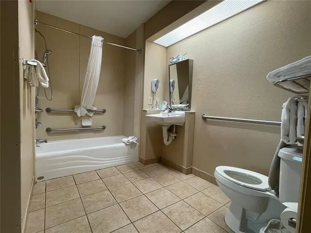 $209,000 | 8303 Palm Parkway, Unit 221/223, Orlando, FL 32836