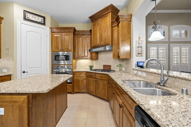 $750,000 | 3933 Blackjack Oak Drive, Colleyville, TX 76034