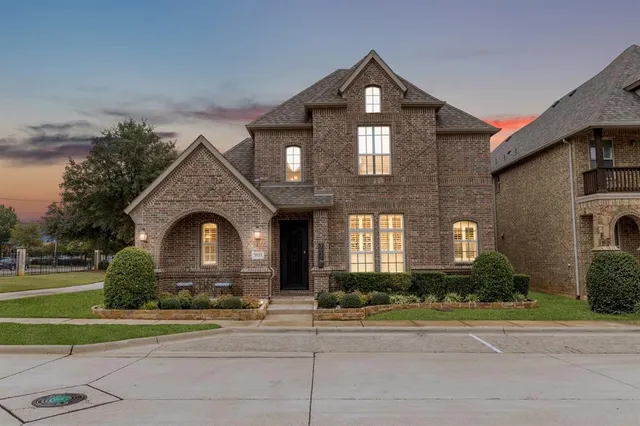 $750,000 | 3933 Blackjack Oak Drive, Colleyville, TX 76034